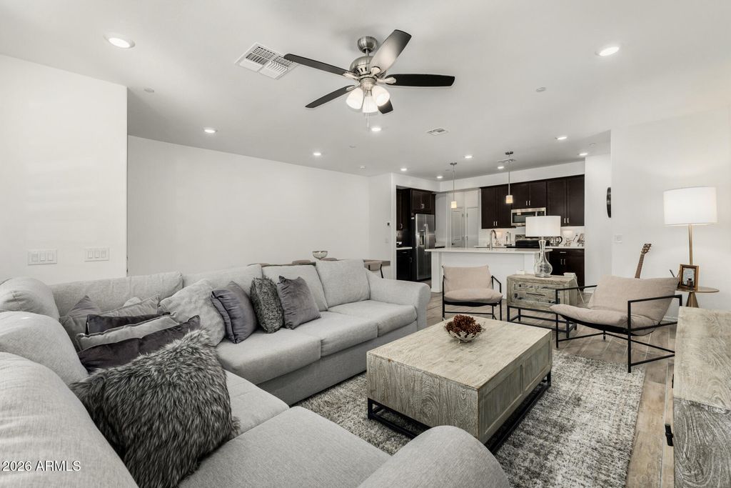 1917 E HAMPTON Lane 104, Gilbert, AZ 85295