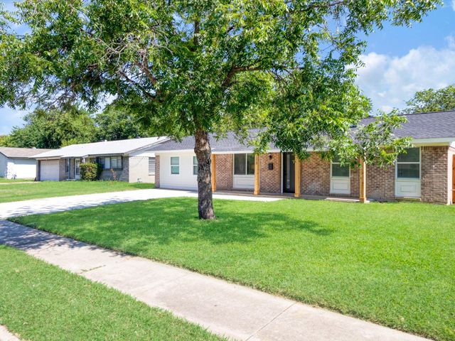 1213 Fairmont Street, Irving, TX 75062