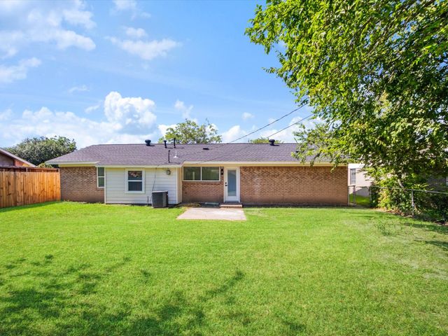 1213 Fairmont Street, Irving, TX 75062