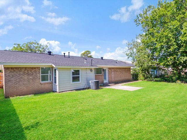 1213 Fairmont Street, Irving, TX 75062