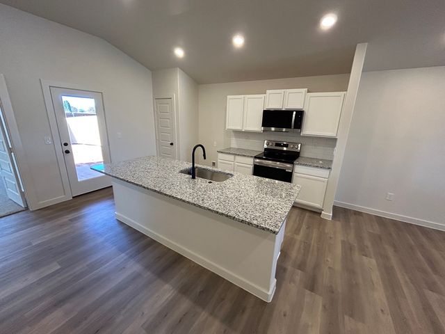 6329 Poppy Dr, Midland, TX 79705