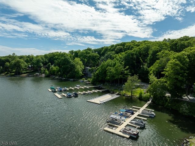 2215 Lakeside Dr, Vernon Twp., NJ 07422