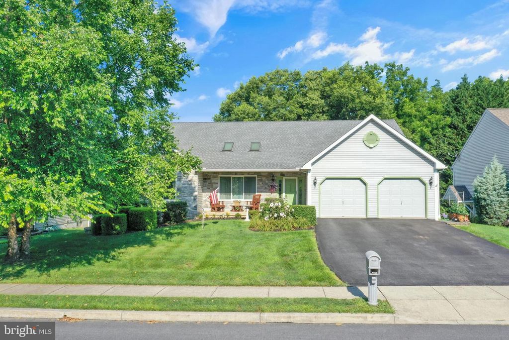 3116 N WAGNER CIR, Sinking Spring, PA 19608