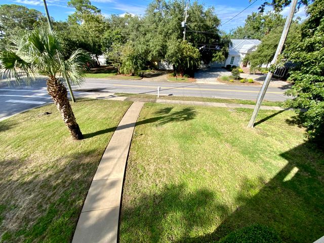 88 NE Yacht Club Drive, Fort Walton Beach, FL 32548