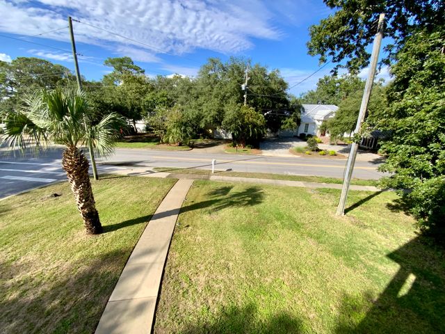 88 NE Yacht Club Drive, Fort Walton Beach, FL 32548
