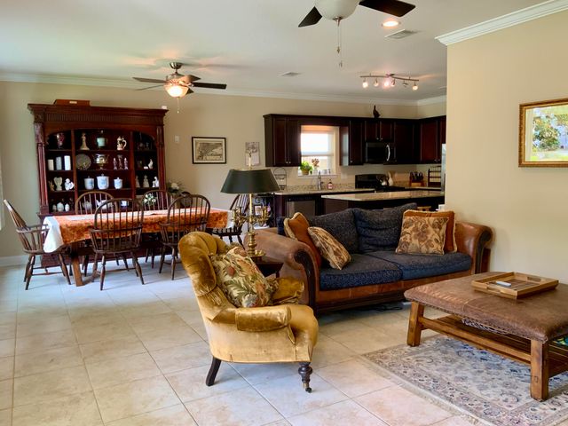 88 NE Yacht Club Drive, Fort Walton Beach, FL 32548