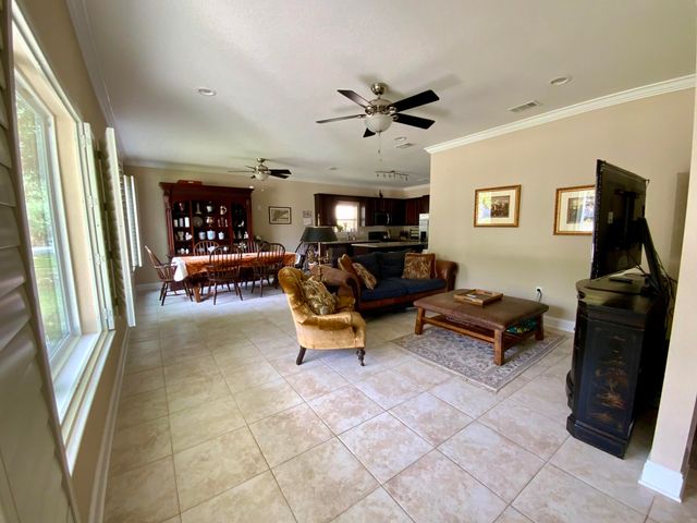 88 NE Yacht Club Drive, Fort Walton Beach, FL 32548