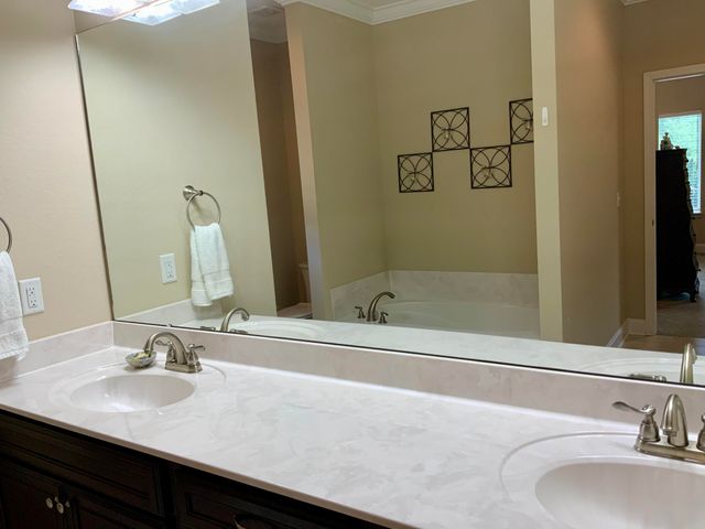 88 NE Yacht Club Drive, Fort Walton Beach, FL 32548