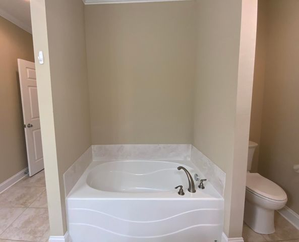 88 NE Yacht Club Drive, Fort Walton Beach, FL 32548