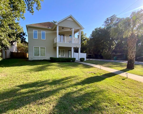 88 NE Yacht Club Drive, Fort Walton Beach, FL 32548
