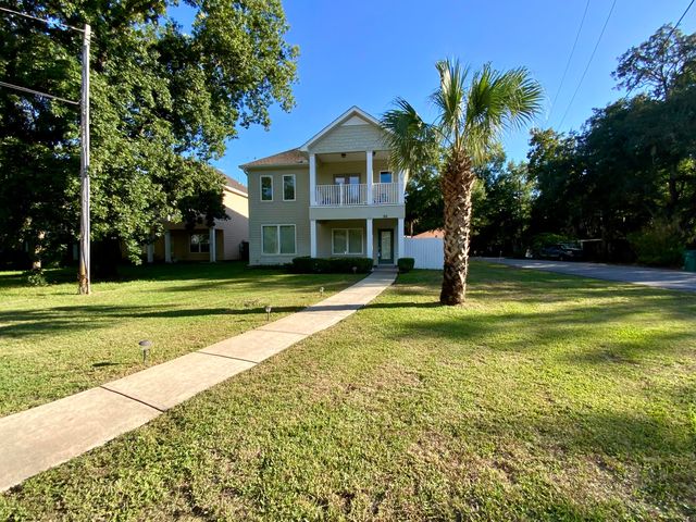 88 NE Yacht Club Drive, Fort Walton Beach, FL 32548