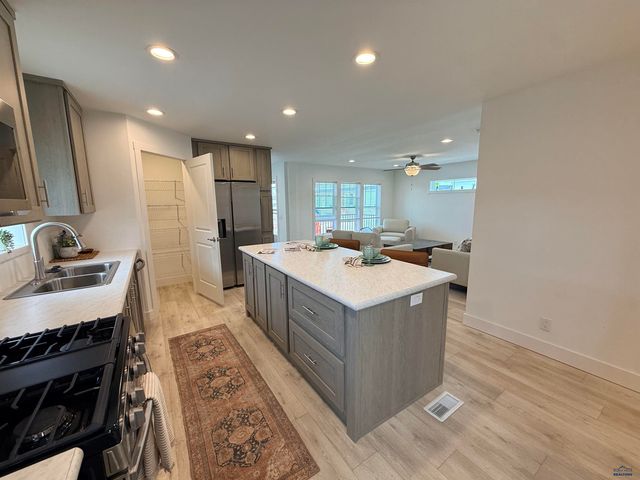 1661.128 E PHILADELPHIA, Rapid City, SD 57701