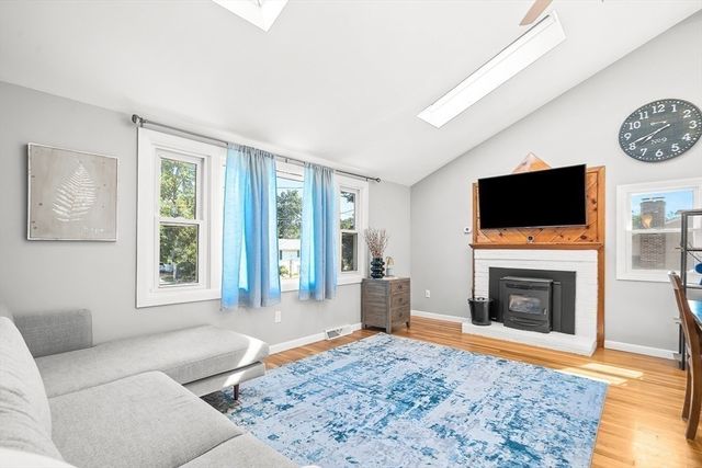 8 Haskell Rd, Pepperell, MA 01463