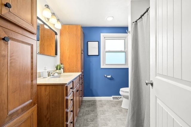 8 Haskell Rd, Pepperell, MA 01463