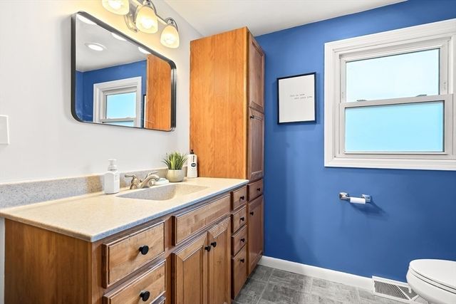 8 Haskell Rd, Pepperell, MA 01463