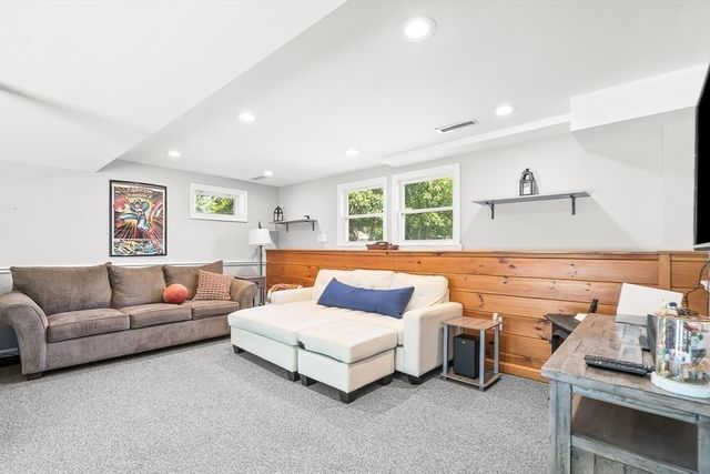 8 Haskell Rd, Pepperell, MA 01463