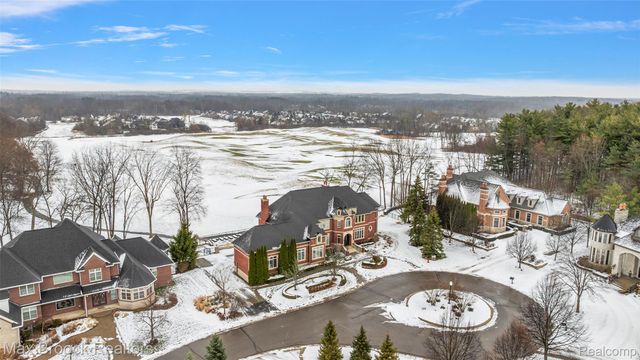 7428 Foxburg Court, Independence Charter Township, MI 48348