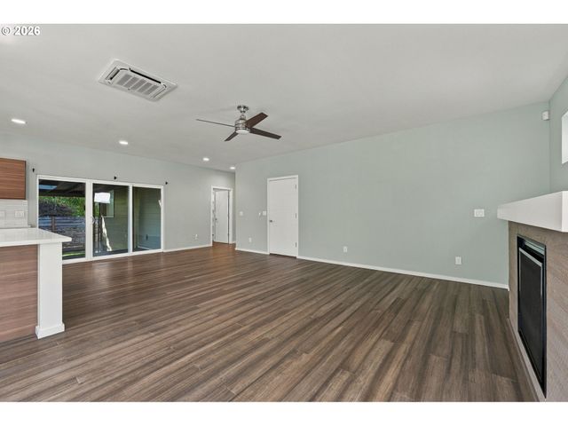 202 Nw QUAIL GARDENS Pl, Hillsboro, OR 97124