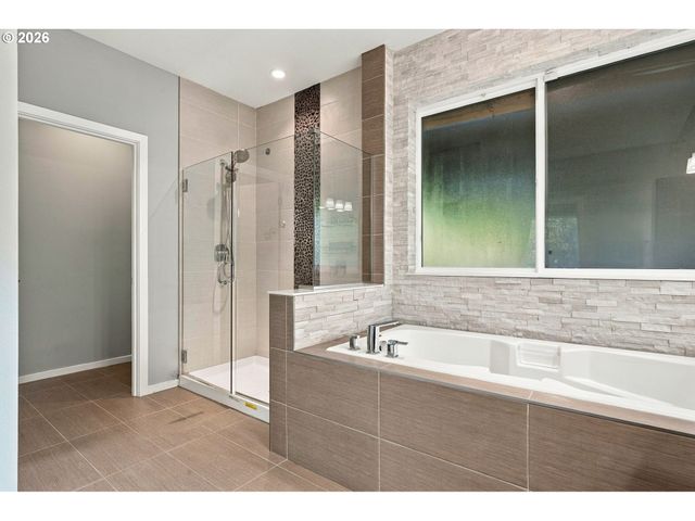 202 Nw QUAIL GARDENS Pl, Hillsboro, OR 97124