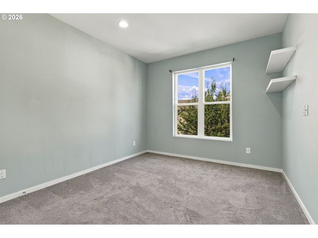 202 Nw QUAIL GARDENS Pl, Hillsboro, OR 97124