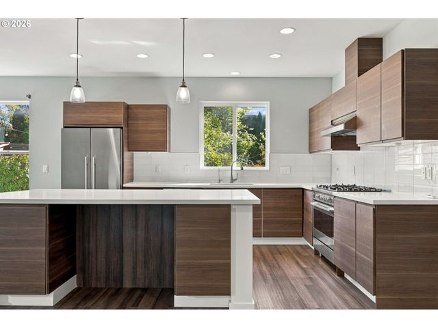 202 Nw QUAIL GARDENS Pl, Hillsboro, OR 97124