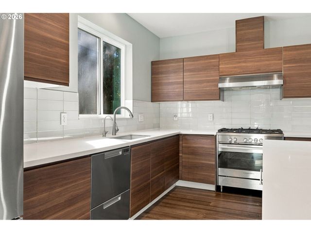 202 Nw QUAIL GARDENS Pl, Hillsboro, OR 97124