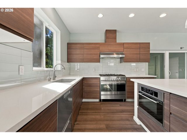 202 Nw QUAIL GARDENS Pl, Hillsboro, OR 97124