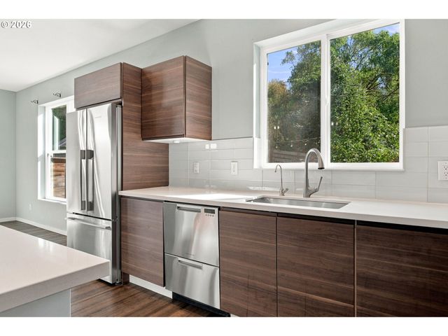 202 Nw QUAIL GARDENS Pl, Hillsboro, OR 97124