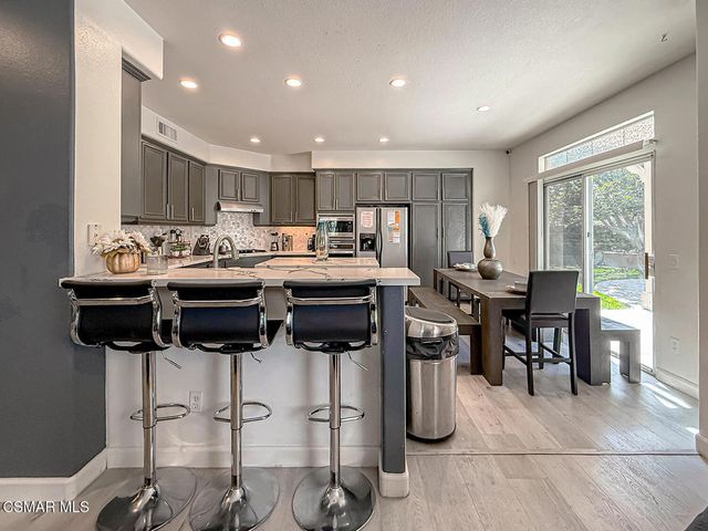 215 Southcrest Place, Simi Valley, CA 93065