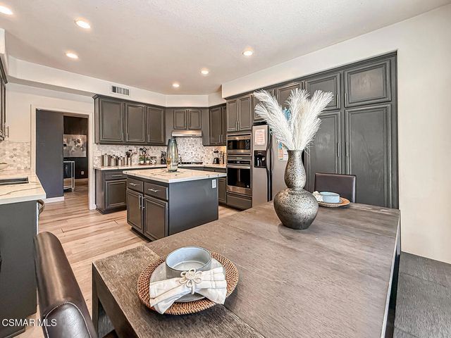 215 Southcrest Place, Simi Valley, CA 93065