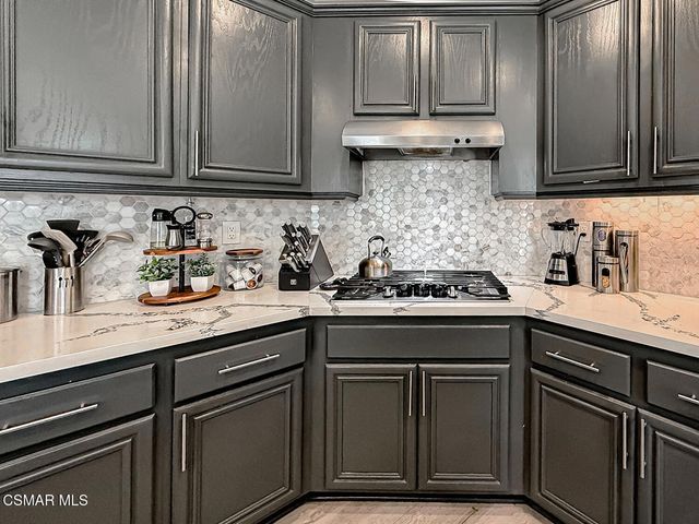 215 Southcrest Place, Simi Valley, CA 93065