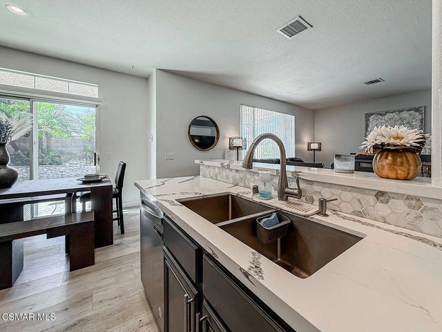 215 Southcrest Place, Simi Valley, CA 93065