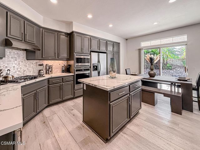 215 Southcrest Place, Simi Valley, CA 93065