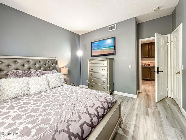 215 Southcrest Place, Simi Valley, CA 93065