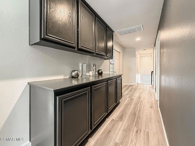 215 Southcrest Place, Simi Valley, CA 93065