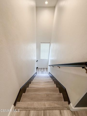 215 Southcrest Place, Simi Valley, CA 93065