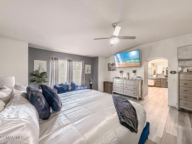 215 Southcrest Place, Simi Valley, CA 93065