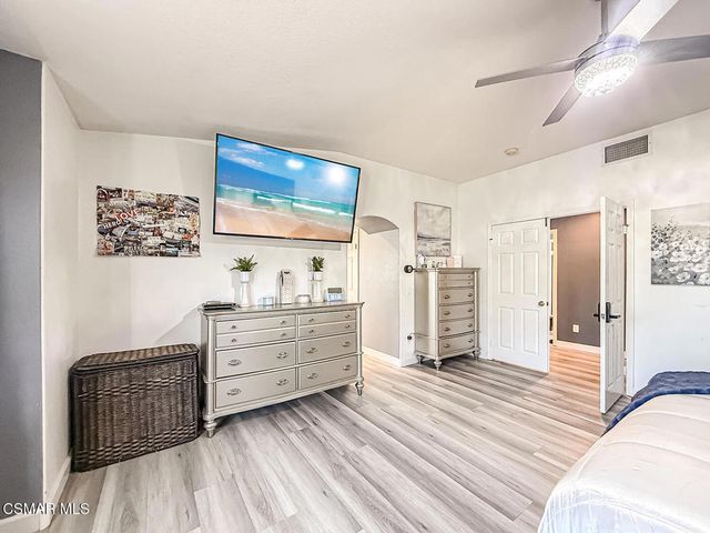 215 Southcrest Place, Simi Valley, CA 93065