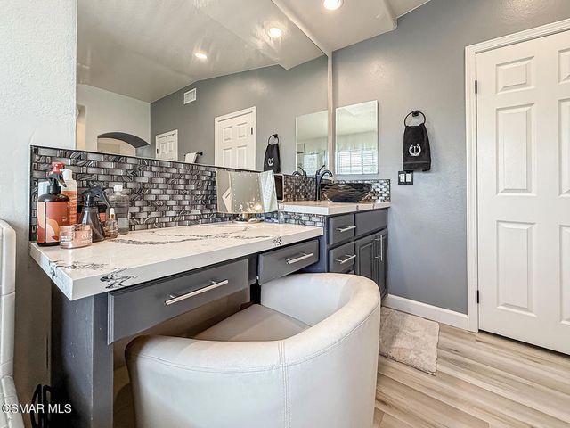 215 Southcrest Place, Simi Valley, CA 93065