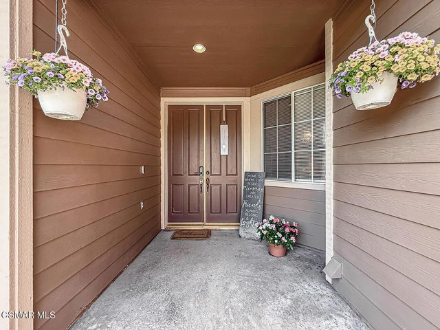 215 Southcrest Place, Simi Valley, CA 93065