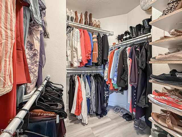 215 Southcrest Place, Simi Valley, CA 93065
