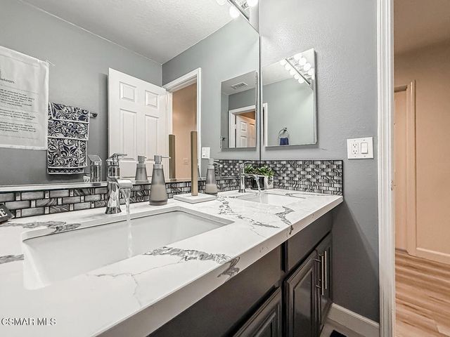 215 Southcrest Place, Simi Valley, CA 93065