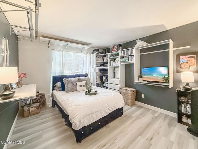 215 Southcrest Place, Simi Valley, CA 93065