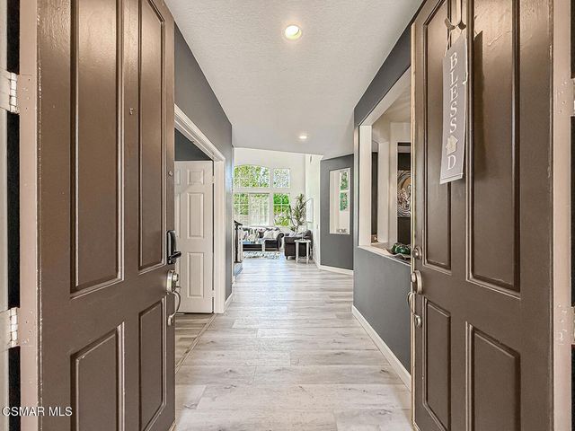215 Southcrest Place, Simi Valley, CA 93065