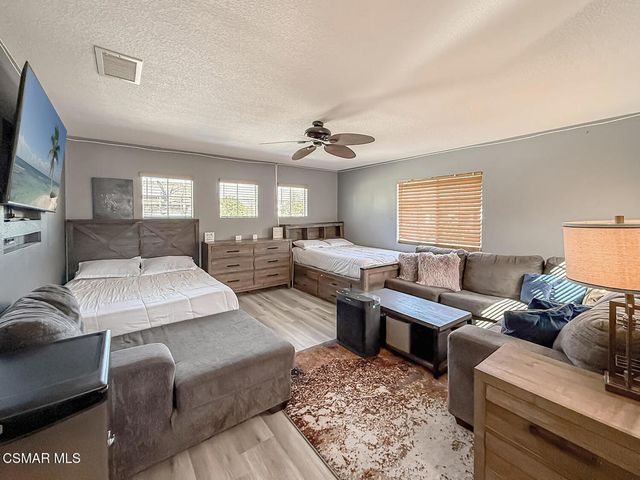 215 Southcrest Place, Simi Valley, CA 93065