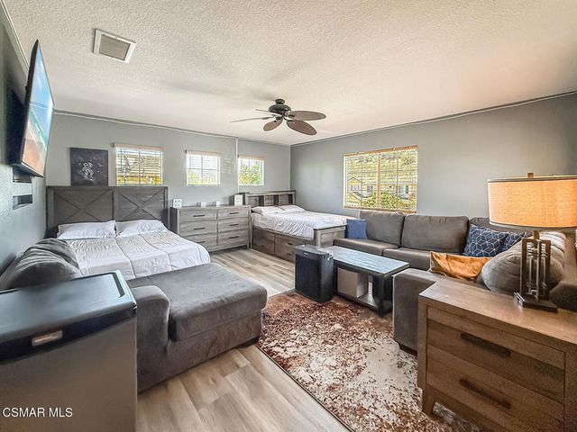 215 Southcrest Place, Simi Valley, CA 93065