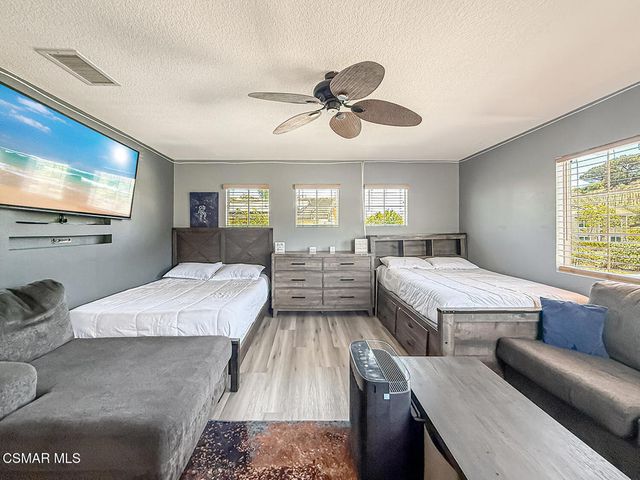 215 Southcrest Place, Simi Valley, CA 93065