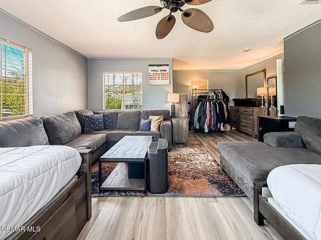 215 Southcrest Place, Simi Valley, CA 93065