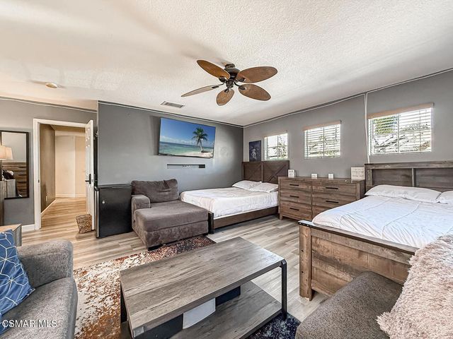 215 Southcrest Place, Simi Valley, CA 93065