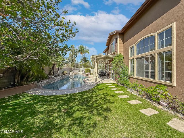 215 Southcrest Place, Simi Valley, CA 93065